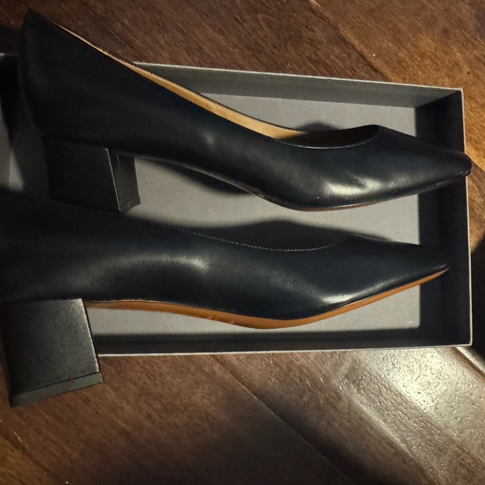 Aquatalia Phobe Nappa 10.5 M Elegant Black Women's Pumps